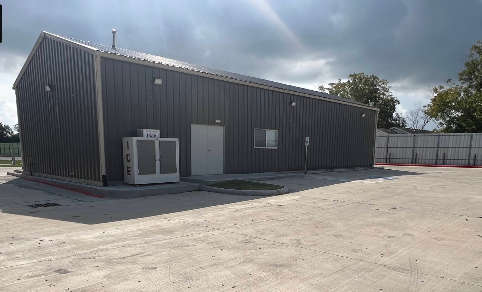 Exterior of the clean facilities building at Daniel’s RV Park
