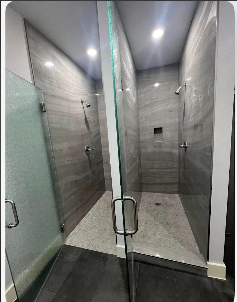 Modern glass-front shower at Daniel’s RV Park